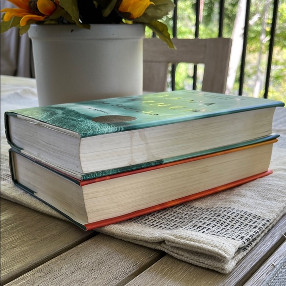 Tana French Hardcover Book Set - The Searcher & The Hunter - Picture 4 of 13